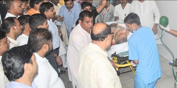 भाजपा नेता पर Ak-47 से हमला, हमलावरों ने बरसाईं 100 गोलियां 1 teotia 1470977147