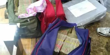 दिल्ली में छापेमारी के दौरान मिला 120 करोड़ का सोना, 2.5 करोड़ कैश