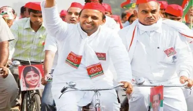 चुनाव आयोग का बड़ा फैसला, अखिलेश करेंगे 'साइकिल' की सवारी