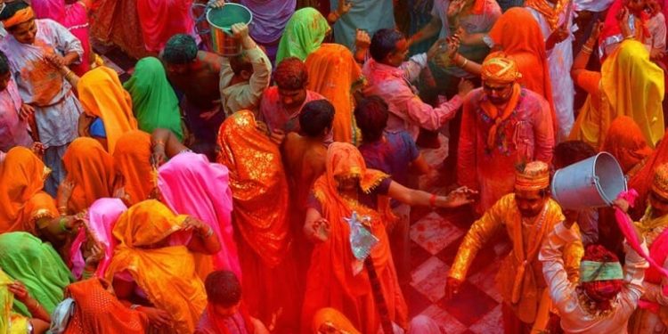 जानिए 2018 की होली का शुभ मुहुर्त कब है और पूजा कैसे करे 1 dauji temple mathura holi huranga