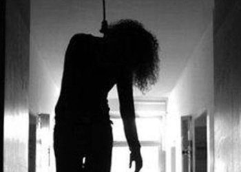 girl hanging