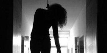 girl hanging