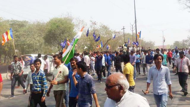 पुलिस और पत्रकारों पर हमला, मेरठ में दलित आंदोलन भड़का 1 meerut12