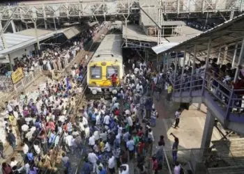 Mumbai: Dalits protesting during 'Rail Roko' as part of Maharashtra Bandh at Thane railway station, following clashes between two groups in Bhima Koregaon near Pune, in Mumbai. PTI Photo(PTI1_3_2018_000116B)