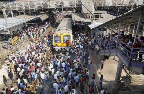 Mumbai: Dalits protesting during 'Rail Roko' as part of Maharashtra Bandh at Thane railway station, following clashes between two groups in Bhima Koregaon near Pune, in Mumbai. PTI Photo(PTI1_3_2018_000116B)