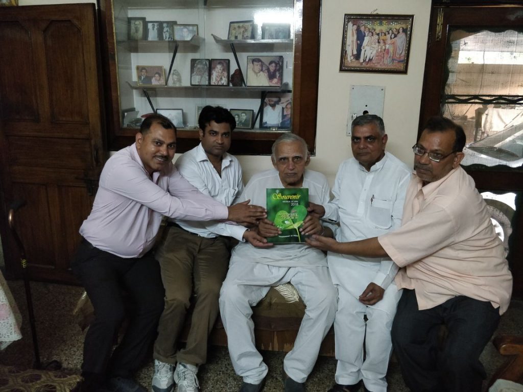 547b4cde a2e2 4173 afe0 ec9b57e4a5fb