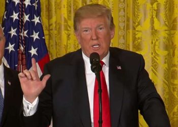 52 भारतीय समेत 123 लोग मुसीबत अमेरिका की नीति के चलते