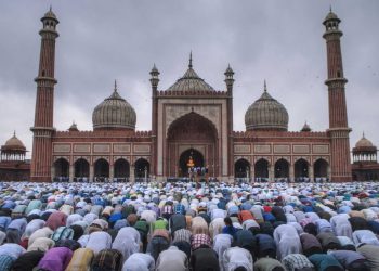 Namaj in Jama Masjid ndi24 1