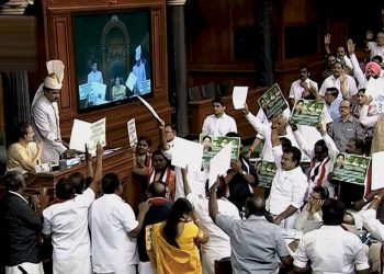 New Delhi: AIADMK members protest in the well of Lok Sabha in New Delhi on Thursday. PTI Photo / TV GRAB  (PTI4_5_2018_000130B)
