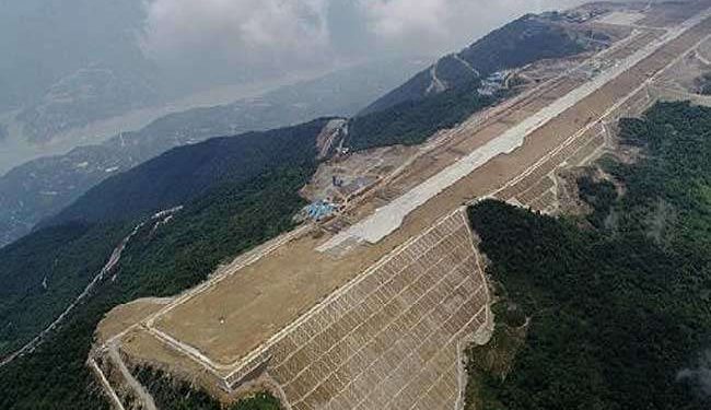 चीन छह हजार फीट पहाड़ की चोटी पर एयरपोर्ट बना रहा