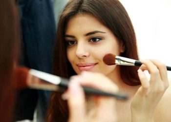 जानें गर्मियों में कैसा हो आपका मेकअप