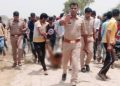 यूपी पुलिस ने दी सफाई लाश घसीटते हुए तस्वीर वायरल