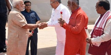 रायपुर पहुंचे प्रधानमंत्री नरेंद्र मोदी नेताओं ने किया स्वागत
