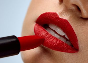 लिपस्टिक लगाने के इन बेसिक टिप्स