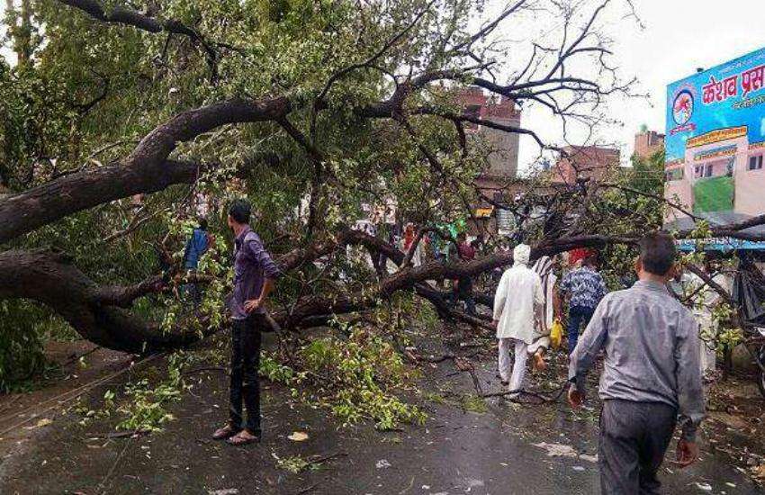 पश्चिमी विक्षोभ बारिश कम पर कहर ज्यादा 3 thunder 1 4880195 m