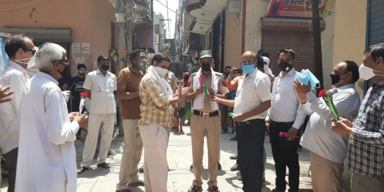 दिल्ली पुलिस कोरोना योद्धाओं का किया सम्मान ! 1 49685b3e b1d4 4fc4 b532 f2898d7e2e5e scaled 1