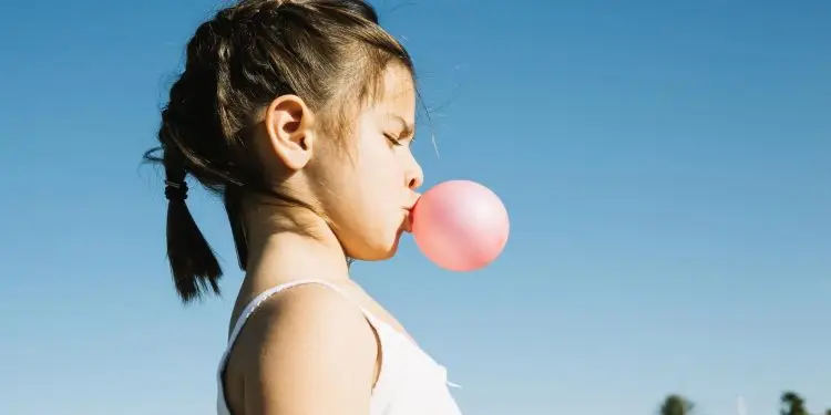 Chewing Gum थूकने पर 36 हजार का जुर्माना और जेल 1 Chewing Gum थूकने पर 36 हजार का जुर्माना और जेल
