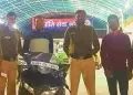 डी.सी.डी कर्मियों को चोरी की मोटरसाइकिल के साथ पुलिस ने दबोचा !