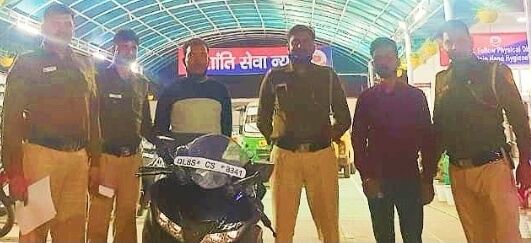 डी.सी.डी कर्मियों को चोरी की मोटरसाइकिल के साथ पुलिस ने दबोचा ! 1 dd7f4597 e526 4074 9c0b 800732a37911
