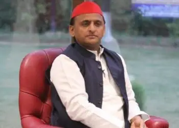 बिना मास्क चुनावी रैली, बिना मास्क व्यापारी के साथ मारपीट .....अखिलेश यादव