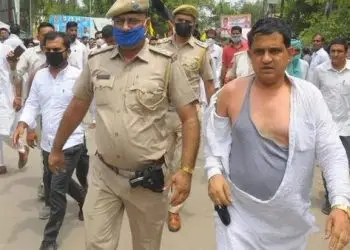 BJP नेता के साथ किसानों ने की मारपीट