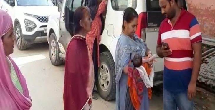 स्टाफ मोबाईल में व्यस्त बच्चे की Sncu में ही झुलसा 1 kaushambi1 1629139427 1