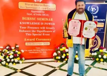 Dr Kishor Chandola receiving national award for Ayush and human service