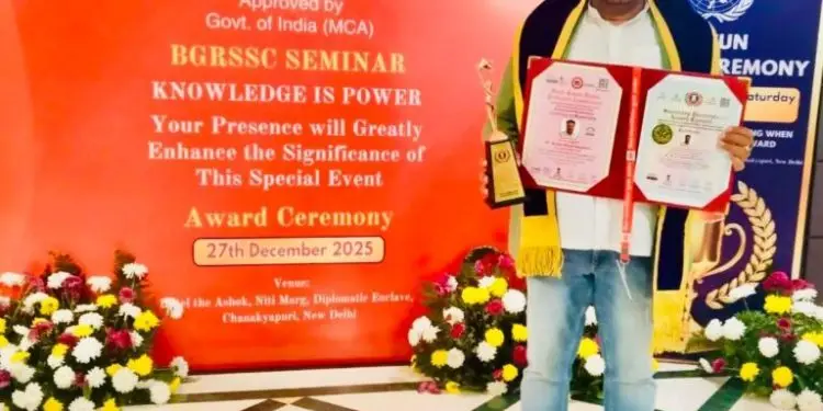Dr Kishor Chandola receiving national award for Ayush and human service