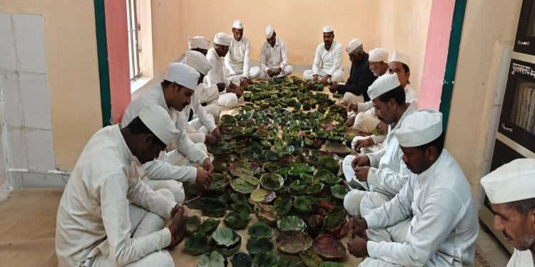 कैदियों के हाथों से सजेगा नर्मदा का तट: जेल में बने पत्तों के द्रोण से होगा महा-दीपदान, श्रद्धालुओं को मिलेगा मुफ्त 1 10 3