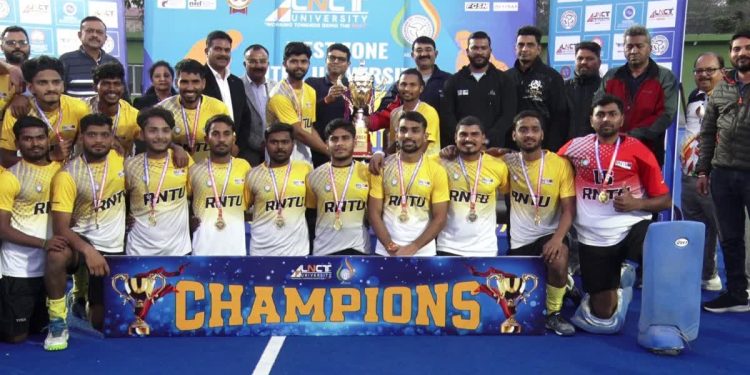 धमाकेदार रही वेस्ट जोन इंटर यूनिवर्सिटी हॉकी प्रतियोगिता, आरएनटीयू भोपाल बना चैंपियन 1 10 36