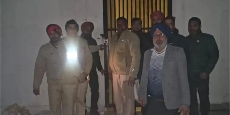 Bathinda News: अवैध दवा फैक्ट्री पर स्वास्थ्य विभाग का छापा, प्रतिबंधित दवाएं जब्त; जानें कैसे चल रहा था मौत का काला कारोबार