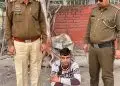 दिल्ली की वर्दी और झज्जर का आईकार्ड! टैक्सी ड्राइवर बना 'फर्जी पुलिसवाला', रौब दिखाने के चक्कर में ऐसे चढ़ा असली पुलिस के हत्थे
