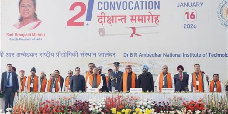 Nit जालंधर दीक्षांत समारोह: राज्यपाल का छात्रों को गुरुमंत्र— 'सिर्फ करियर नहीं, समाज के लिए भी करें काम', डिग्रियां पाकर खिले युवाओं के चेहरे 1 2 34