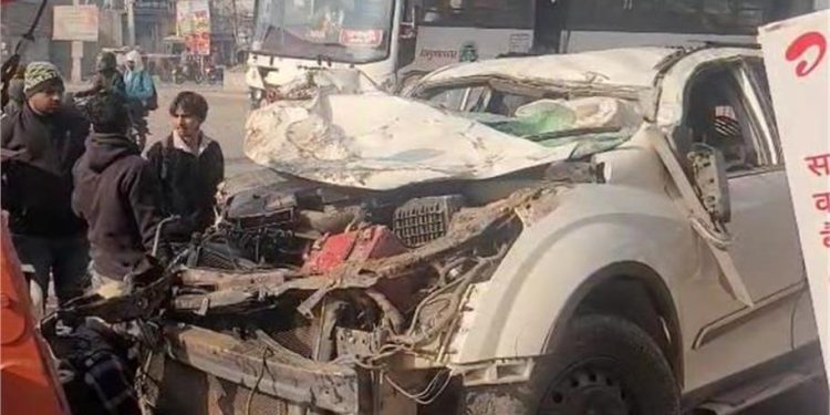 Ambala Road Accident: अंबाला के साहा चौक पर भीषण सड़क हादसा, अनियंत्रित कार पोल से टकराई; पति की मौत, पत्नी अस्पताल में भर्ती 1 30 10
