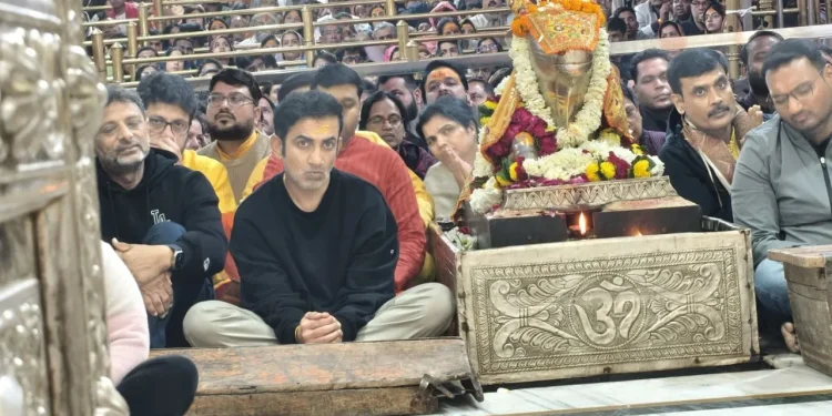 महाकाल की शरण में गौतम गंभीर: भस्म आरती में हुए शामिल, शिव मंत्रों के जाप से गूंजा दरबार; दर्शन के बाद जाहिर की अपनी भावनाएं 1 add a heading 3 5