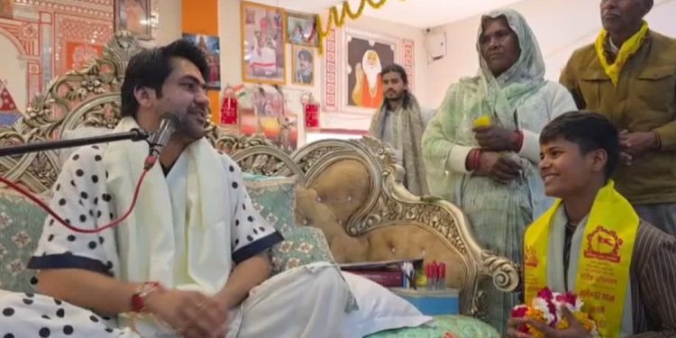 ऑस्ट्रेलिया दौरे से पहले बाबा बागेश्वर की शरण में क्रांति गौड़, जीत के लिए मिला बालाजी का आशीर्वाद और खास मंत्र 1 1 6