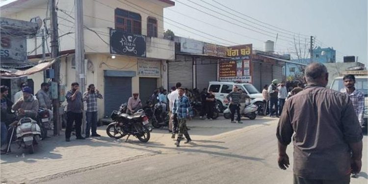Bhogpur News: भोगपुर में Cng प्लांट के विरोध में फूटा गुस्सा, शहर पूरी तरह बंद; देखें प्रदर्शन की तस्वीरें 1 13 16