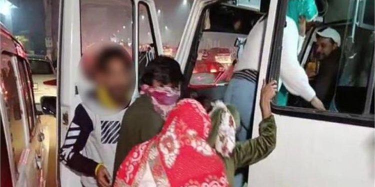 Hotel Sex Racket: होटल में चल रहे देह व्यापार का भंडाफोड़, पुलिस की रेड से मची भगदड़; 7 लड़कियों समेत कई गिरफ्तार 1 19 4