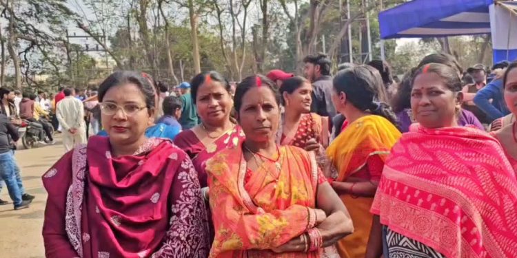 Jharkhand Municipal Election: हजारीबाग और मानगो नगर निगम चुनाव में 'महिला शक्ति' का बोलबाला, नामांकन के लिए उमड़ी महिला प्रत्याशियों की भीड़ 1 2 5