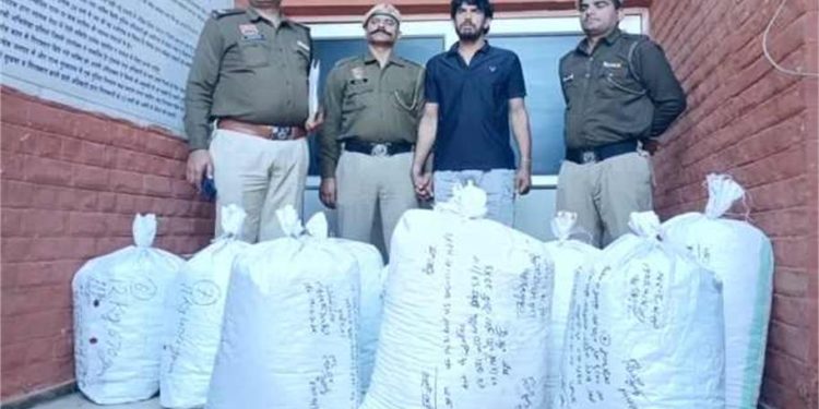 पुलिस को मिली बड़ी सफलता: स्कॉर्पियो के गुप्त खानों में भरा था नशा! नाकाबंदी देख भागने की कोशिश कर रहा तस्कर धराया 1 3 31