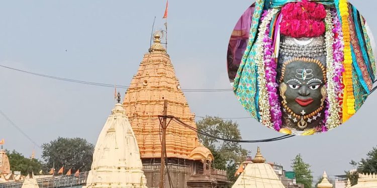 Mahakal Mandir Ujjain: महाकाल मंदिर में महिला श्रद्धालु से बदसलूकी! मुंबई की भक्त को घसीटकर बाहर निकालने का सुरक्षा गार्ड पर आरोप 1 3 9