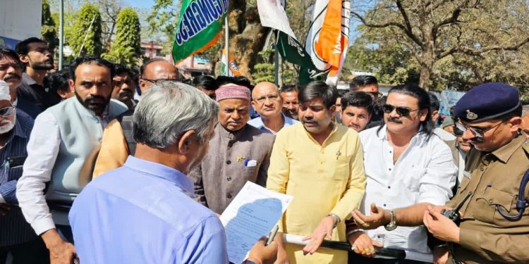 Cm Mohan Yadav News: सीएम मोहन यादव को झंडे दिखाने पर गिरफ्तारी, हवालात में रहने के कारण छूटी नाबालिग की 12वीं की परीक्षा 1 4 2