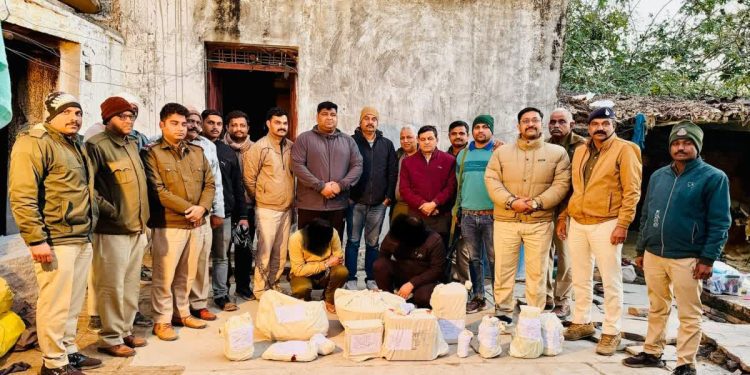 Mp Crime News: अशोकनगर में चल रही थी करोड़ों की ड्रग्स फैक्ट्री, पुलिस को नहीं लगी भनक; छापेमारी में 4 करोड़ का माल बरामद 1 5 17