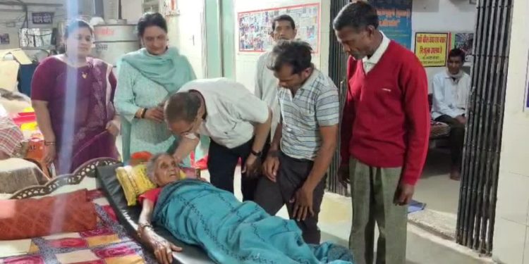 कलयुगी पोते की करतूत: बीमार दादी को अस्पताल में लावारिस छोड़ भागा, अब वृद्ध आश्रम बना नया घर 1 6 34