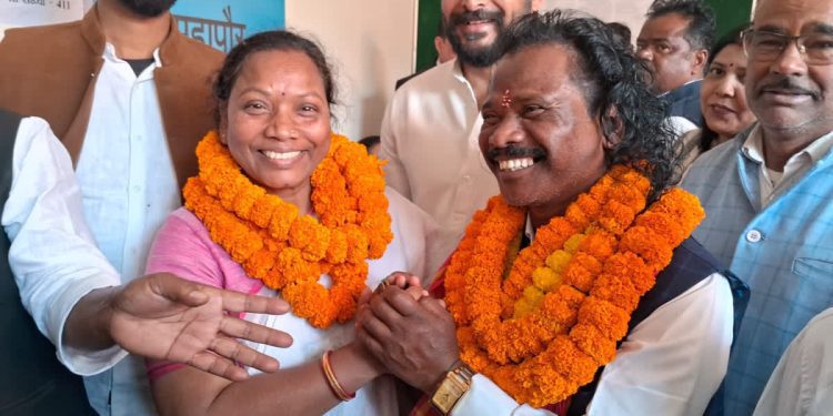 Jharkhand Nikay Chunav 2026: नगर निकाय चुनाव में नामांकन का सैलाब, अब तक 1500 से अधिक पर्चे दाखिल; दिग्गजों ने भी ठोंकी ताल 1 7 4