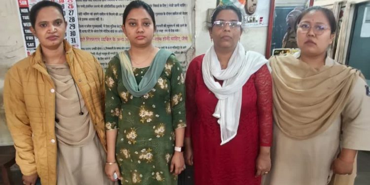 छत्तीसगढ़: दुर्ग में धर्म परिवर्तन का खेल उजागर, लालच देकर धर्मांतरण कराने के आरोप में 2 महिलाएं गिरफ्तार 1 8 1