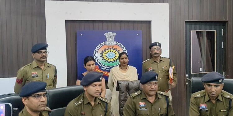 सोशल मीडिया की 'शान' ने पहुंचाया जेल: मालकिन के जेवर पहनकर पोस्ट की फोटो, 20 लाख की चोरी के आरोप में नौकरानी गिरफ्तार 1 9