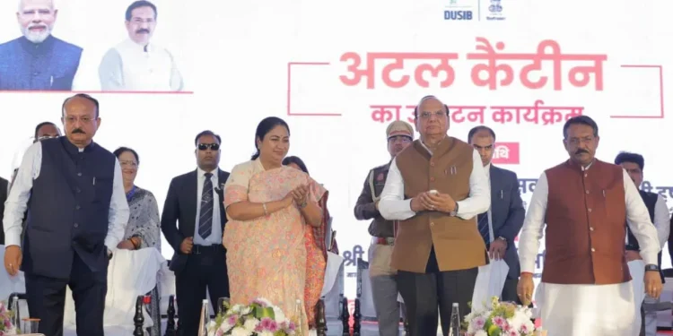 Atal Canteen: गरीबों को भरपेट भोजन देने का संकल्प! दिल्ली के कृष्णा नगर से 25 नई 'अटल कैंटीनों' का भव्य शुभारंभ 1 atal canteen delhi
