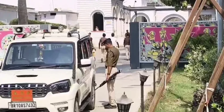 Dm Bomb Threat: 'चैम्बर में लगाए 5 Rdx, होगा धमाका', Dm को मिली धमकी से हड़कंप 1 bhagalpur police