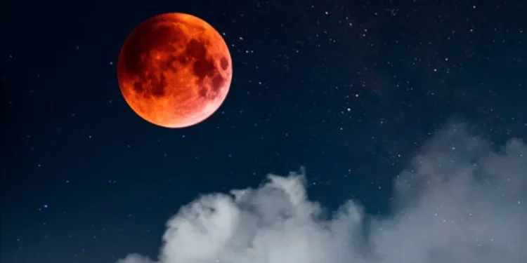 Chandra Grahan 2026: होली पर लगेगा साल का पहला चंद्र ग्रहण, जानें 'ग्रस्तोदय' का मतलब और सूतक काल 1 chandra grahan 2026 3